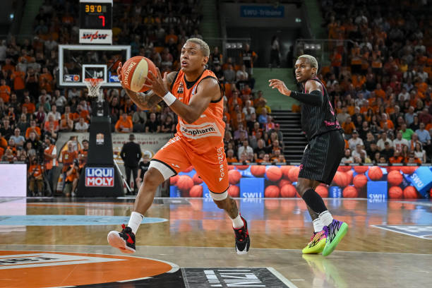 他在保持进 他在保持进