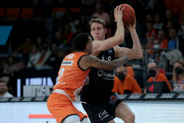 正面临一项 正面临一项